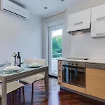 Gorgeous In Apartament *